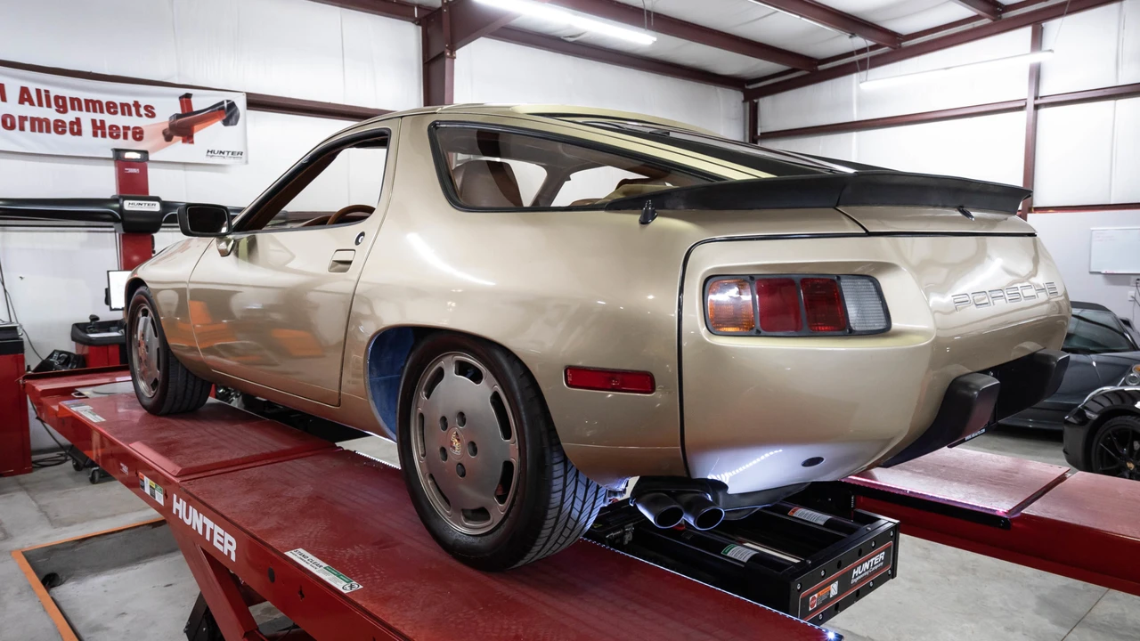 1982 Porsche 928 - Image 11 of 31