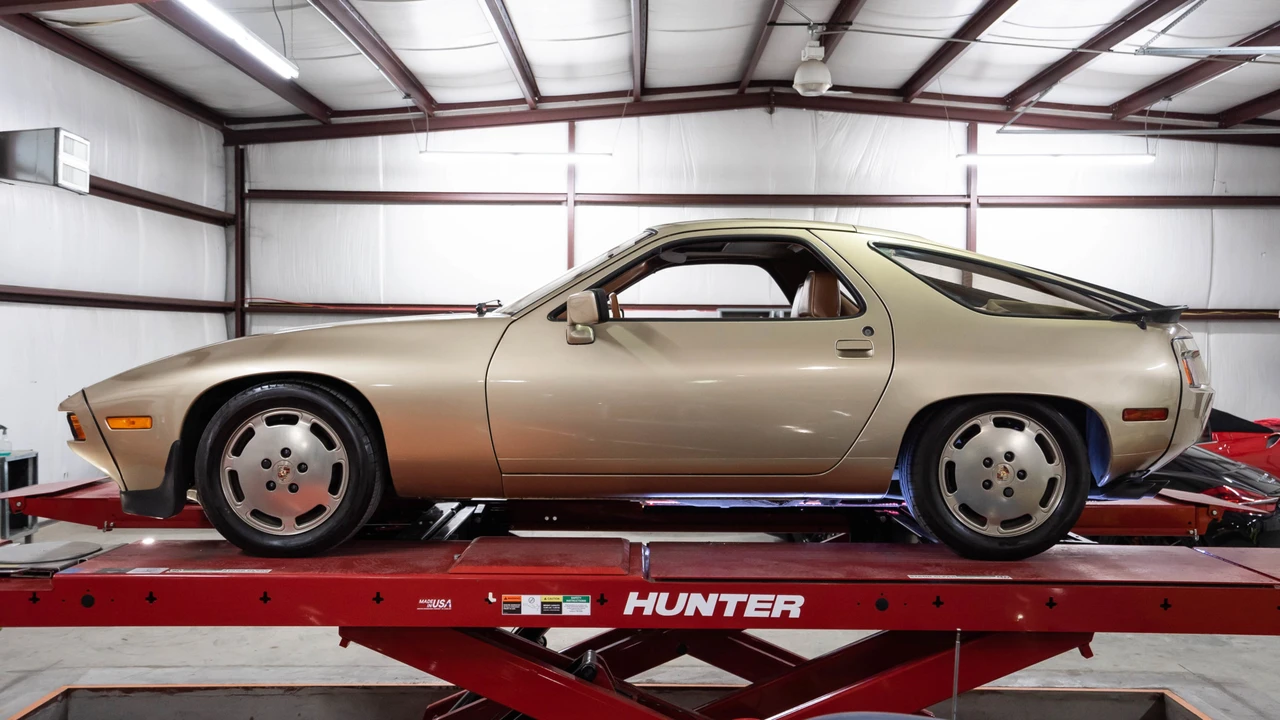1982 Porsche 928 - Image 10 of 31