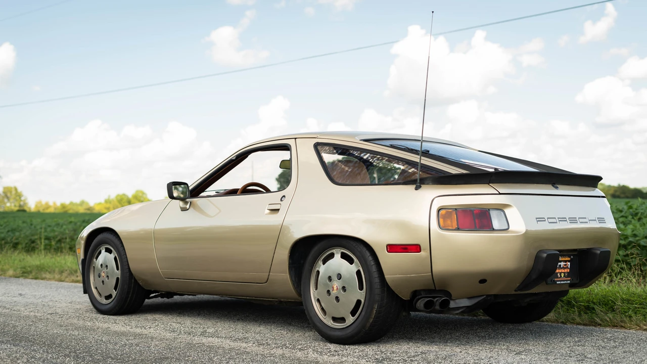 1982 Porsche 928 - Image 2 of 31