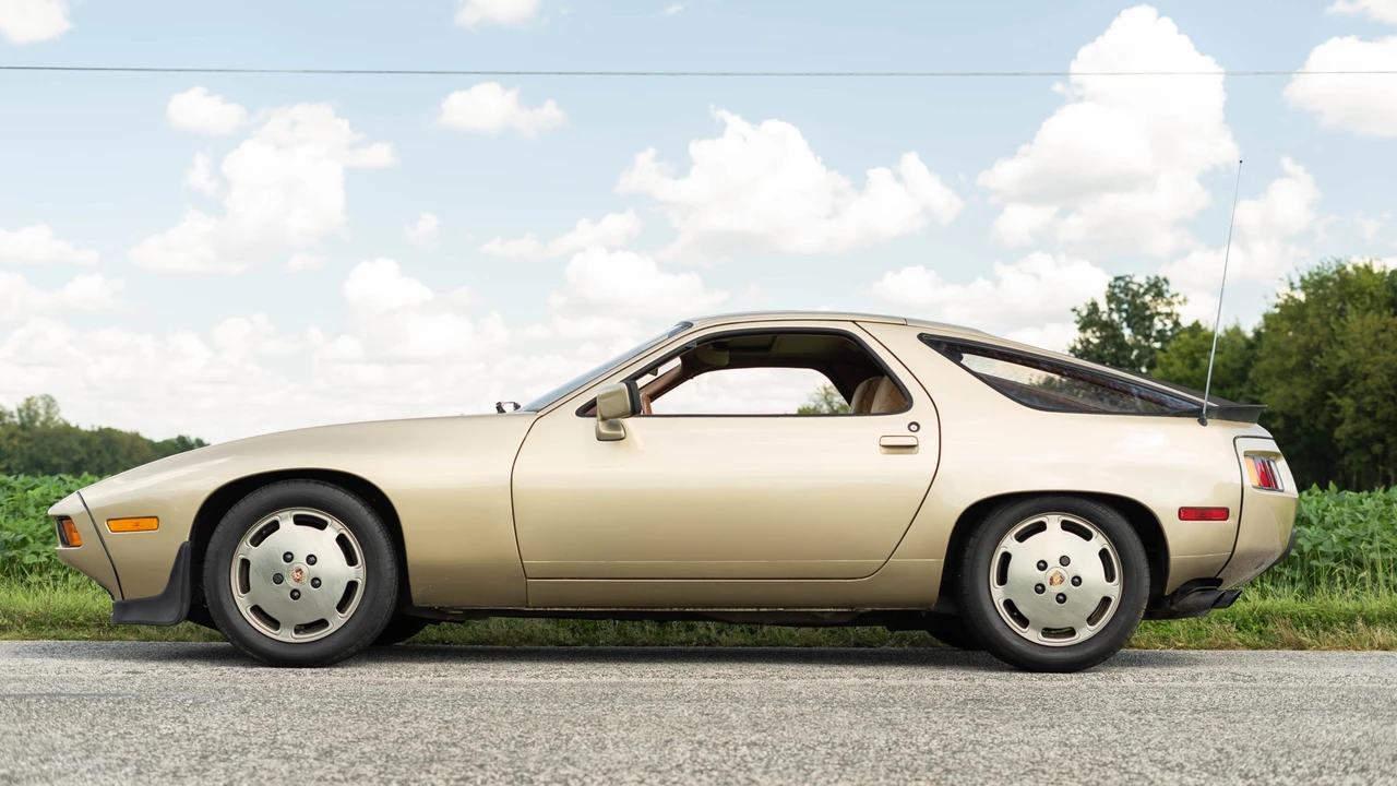 1982 Porsche 928 - Image 3 of 31