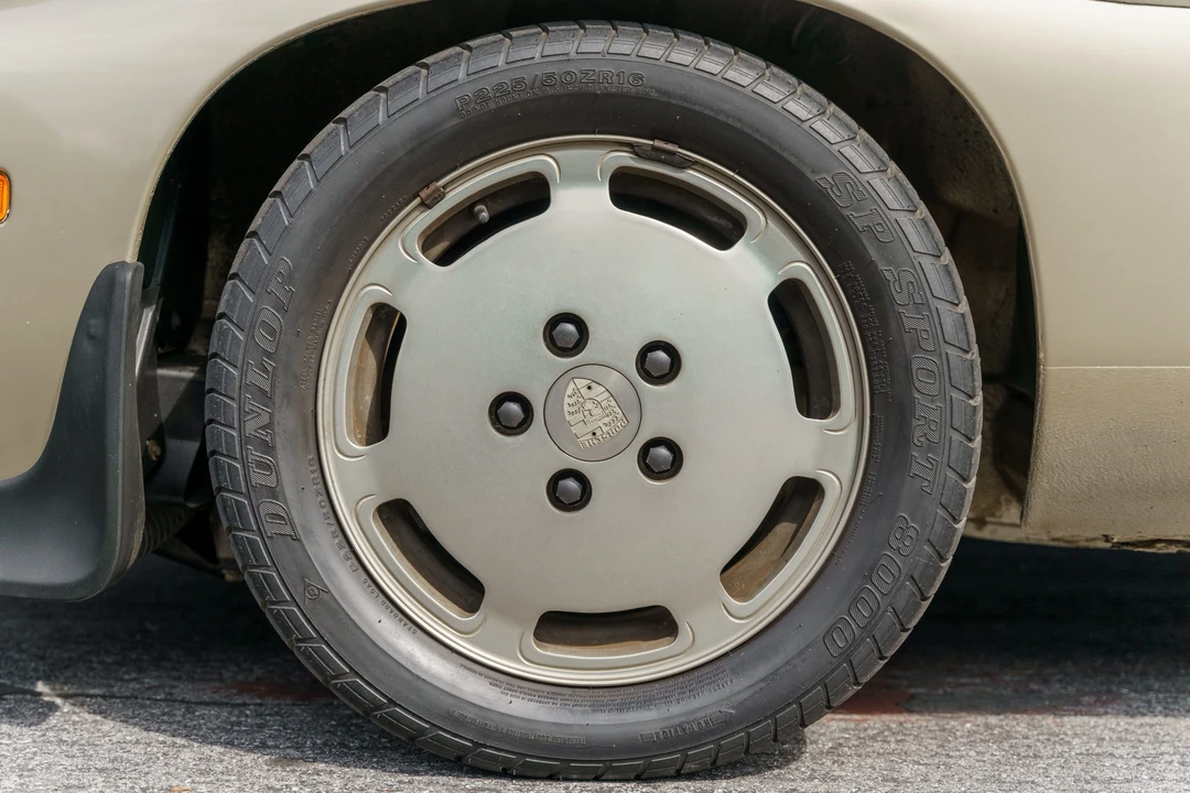 1982 Porsche 928 - Image 19 of 31