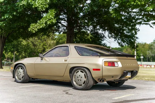 1982 Porsche 928 - Image 4 of 31