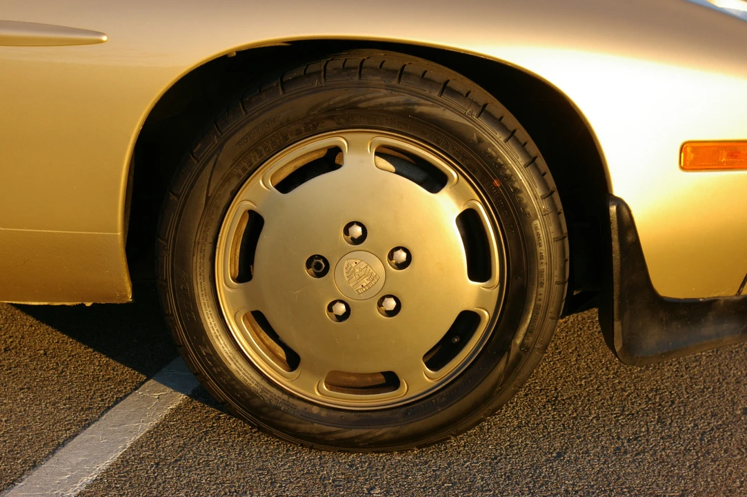 1982 Porsche 928 - Image 29 of 31