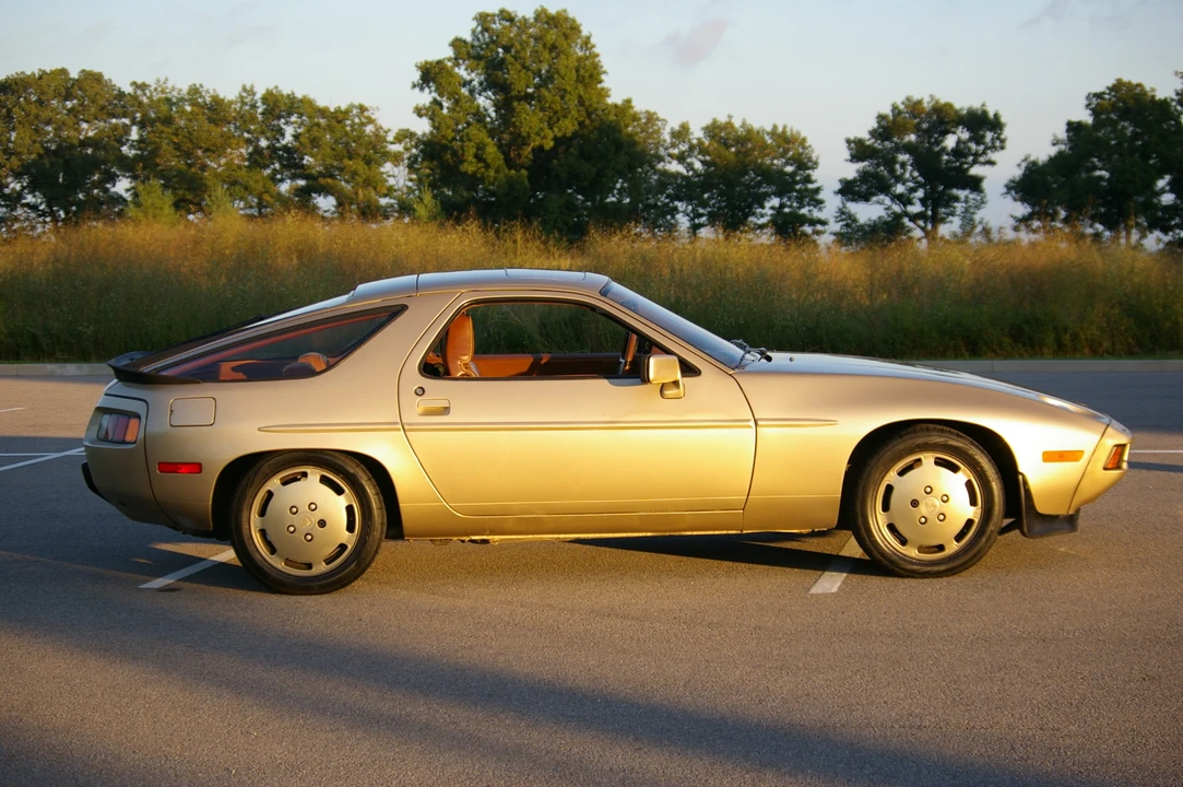 1982 Porsche 928 - Image 8 of 31
