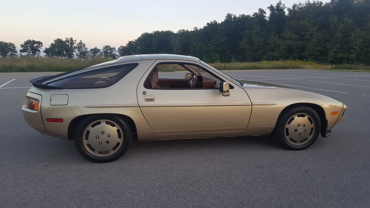 1982 Porsche 928 - Image 9 of 31
