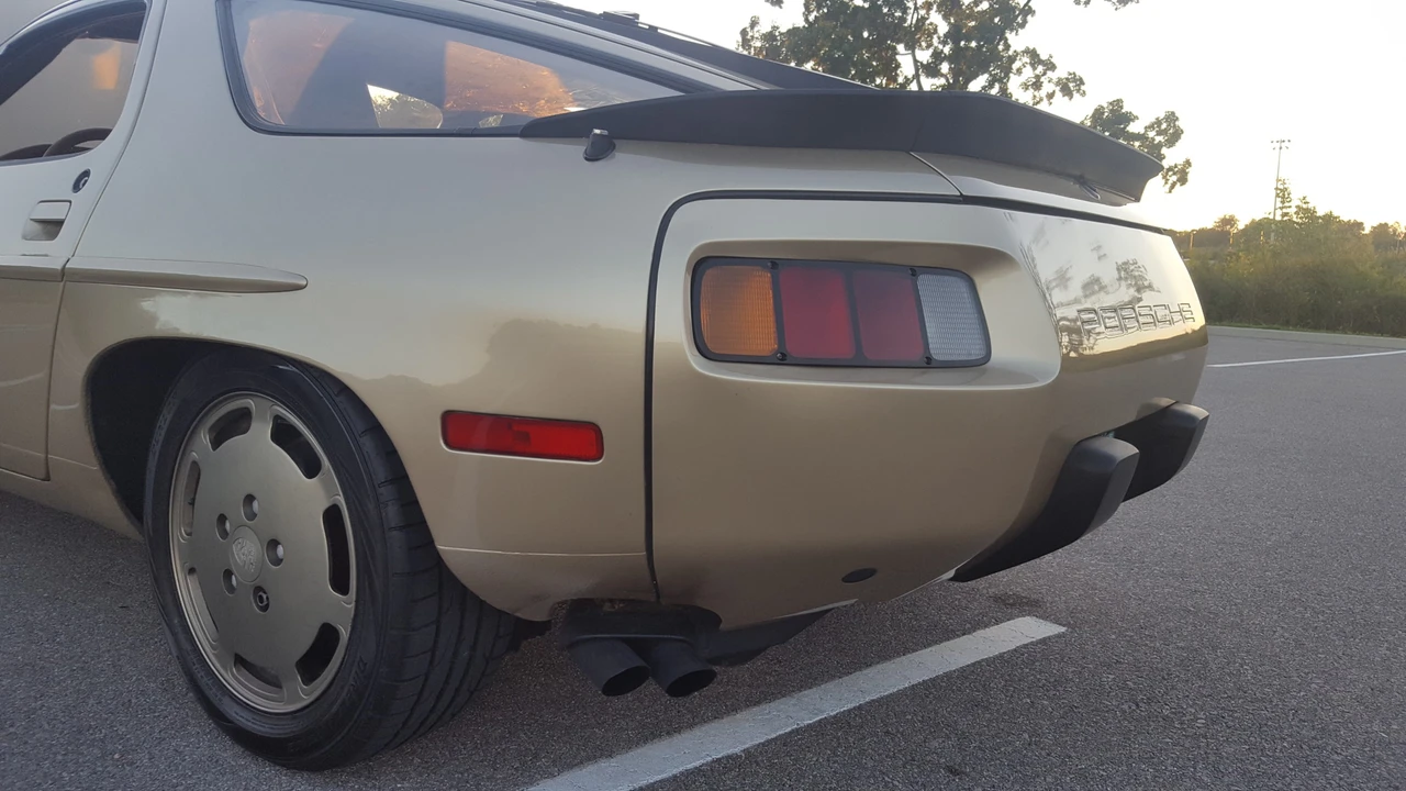 1982 Porsche 928 - Image 28 of 31