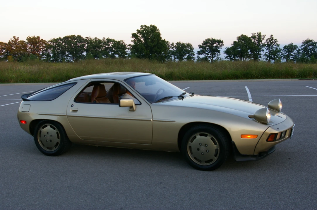1982 Porsche 928 - Image 6 of 31