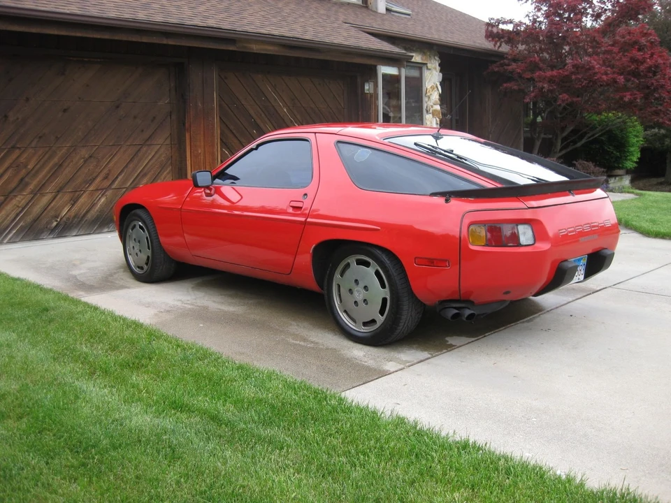 1982 Porsche 928 - Image 2 of 8
