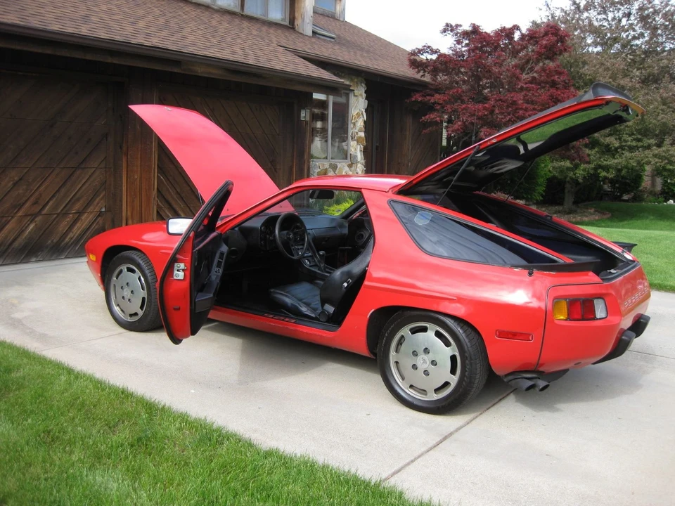1982 Porsche 928 - Image 7 of 8