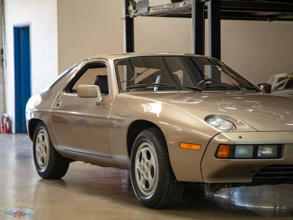 1982 Porsche 928 - Image 12 of 31