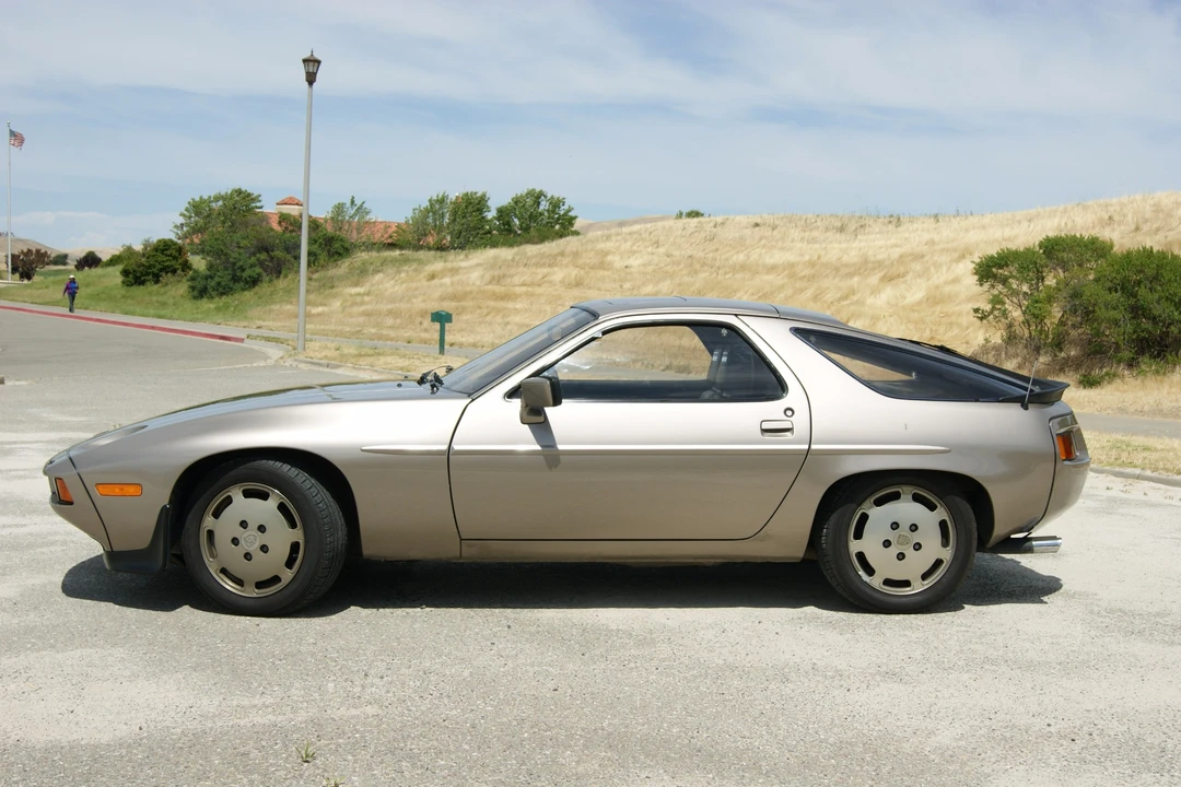 1982 Porsche 928 S - Image 12 of 31