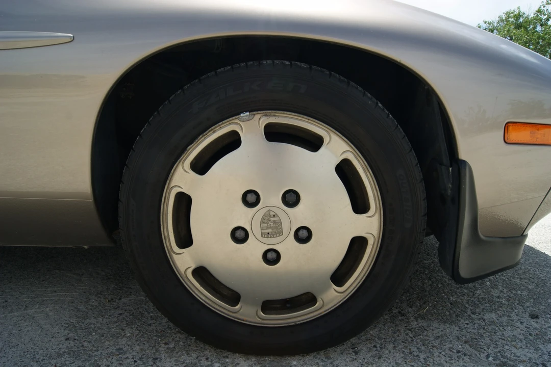 1982 Porsche 928 S - Image 17 of 31