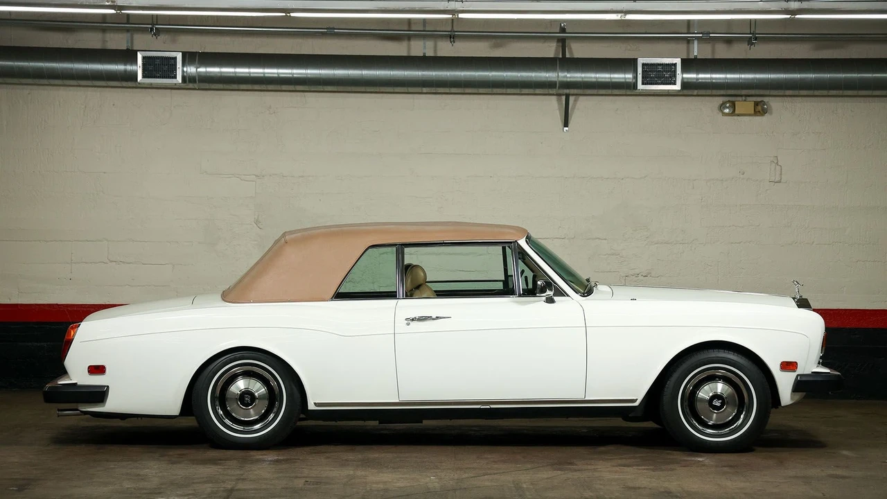 1982 Rolls-Royce Corniche Series I - Image 2 of 31