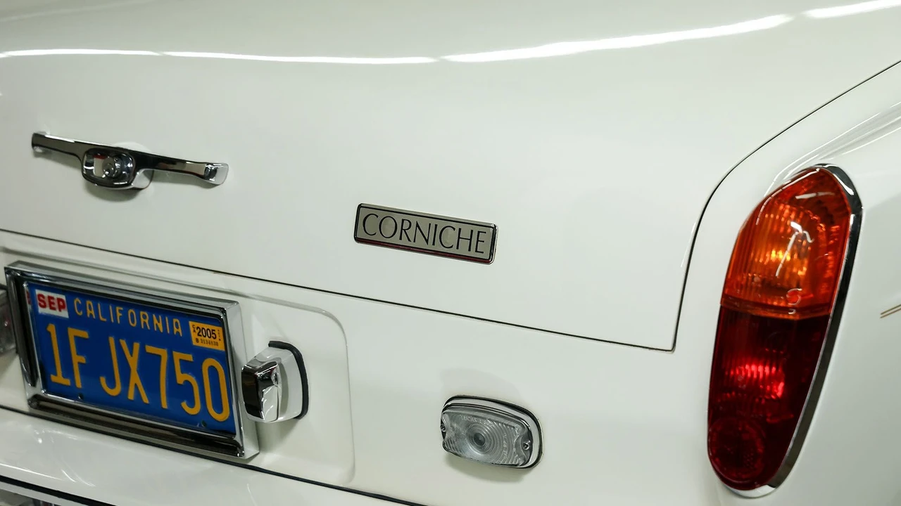 1982 Rolls-Royce Corniche Series I - Image 25 of 31