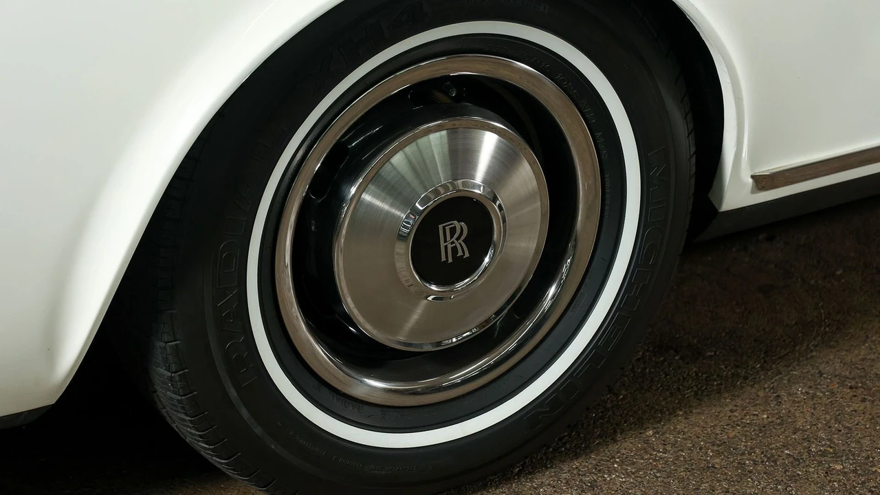 1982 Rolls-Royce Corniche Series I - Image 17 of 31