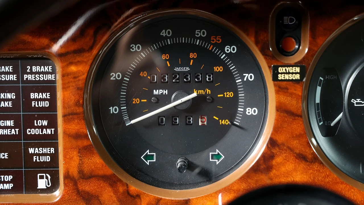 1982 Rolls-Royce Corniche Series I - Image 29 of 31