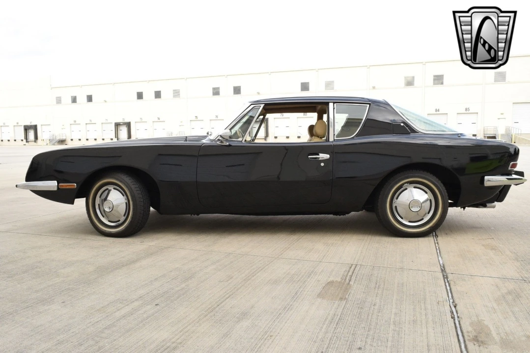 1982 Studebaker Avanti - Image 3 of 12