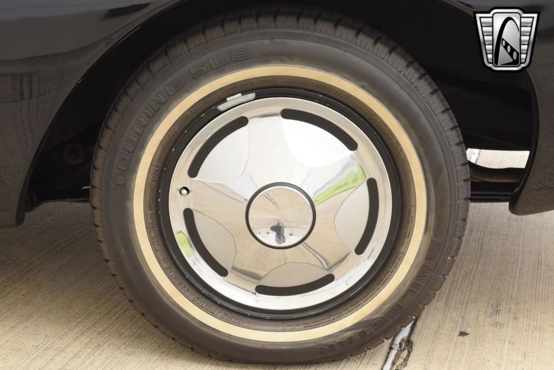 1982 Studebaker Avanti - Image 10 of 12