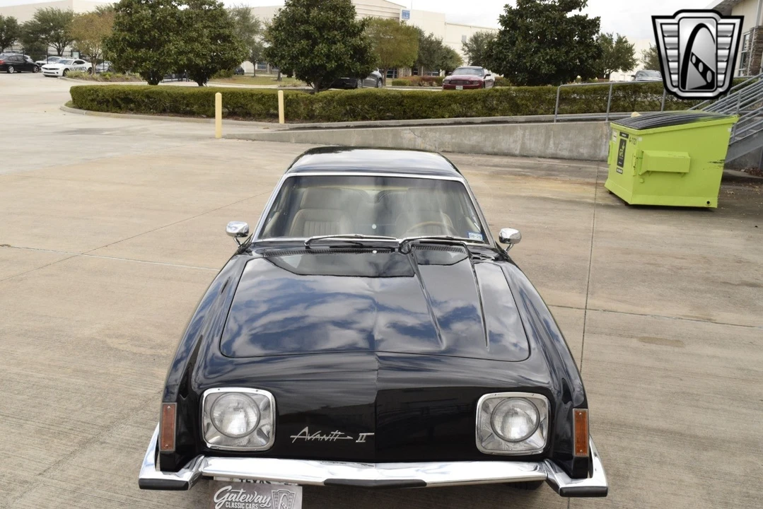 1982 Studebaker Avanti - Image 8 of 12