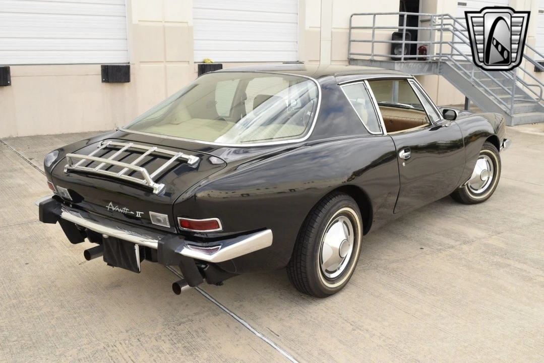 1982 Studebaker Avanti - Image 5 of 12