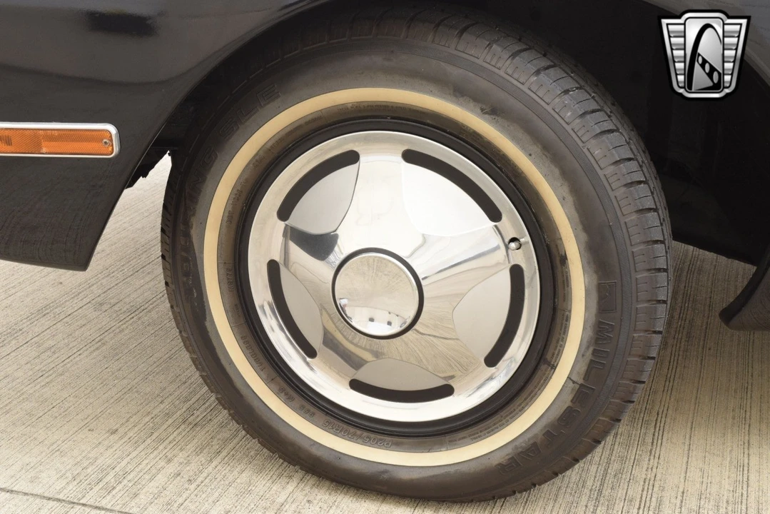 1982 Studebaker Avanti - Image 9 of 12