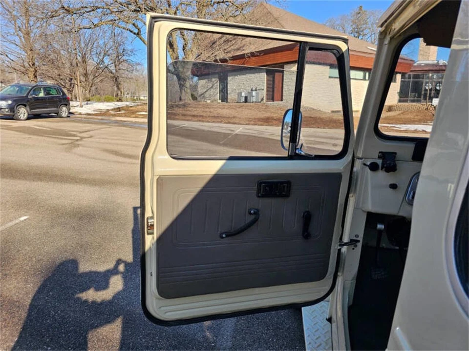 1982 Toyota J60 Land Cruiser - Image 21 of 31