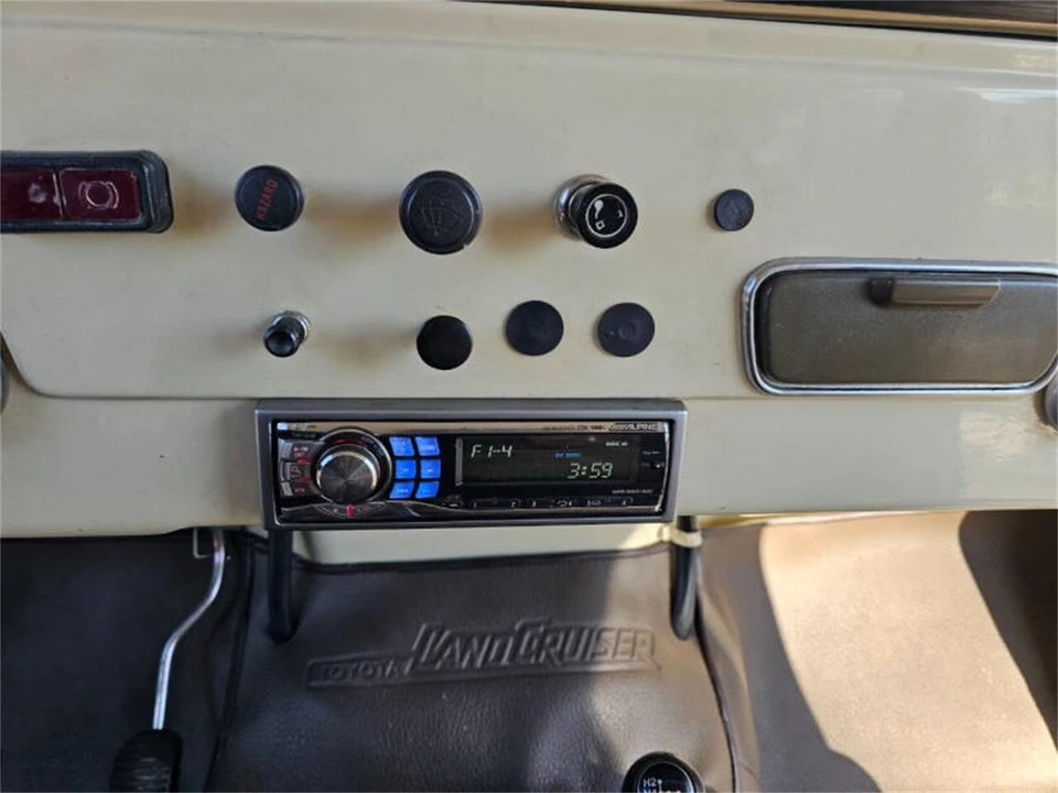 1982 Toyota J60 Land Cruiser - Image 27 of 31