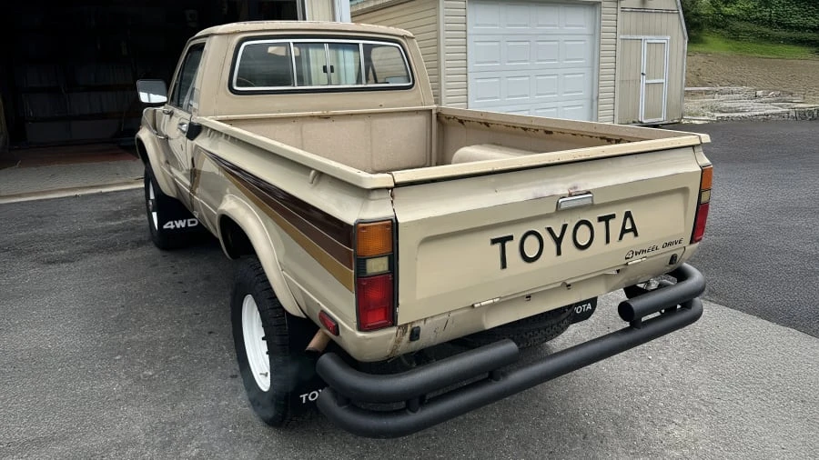 1982 Toyota Hilux 3rd Gen - Image 3 of 9