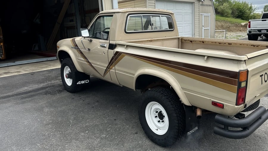 1982 Toyota Hilux 3rd Gen - Image 8 of 9