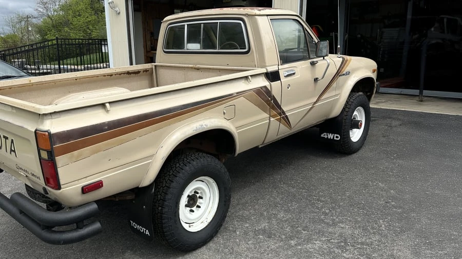 1982 Toyota Hilux 3rd Gen - Image 2 of 9