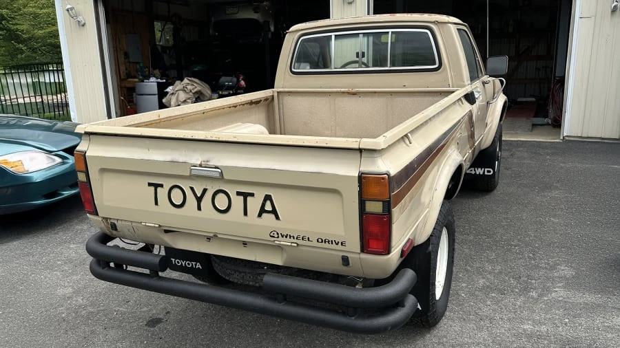 1982 Toyota Hilux 3rd Gen - Image 5 of 9