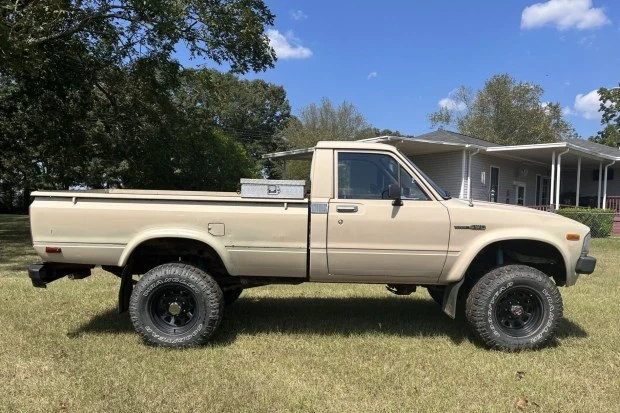1982 Toyota Hilux 3rd Gen - Image 3 of 7