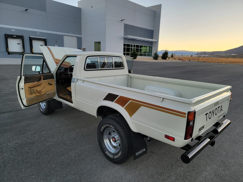 1982 Toyota Trekker - Image 22 of 31