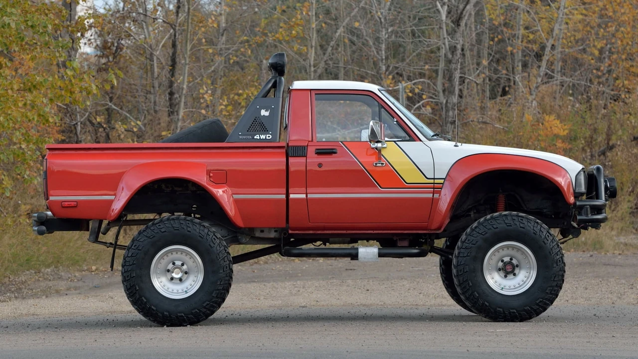 1982 Toyota Hilux 3rd Gen - Image 2 of 24