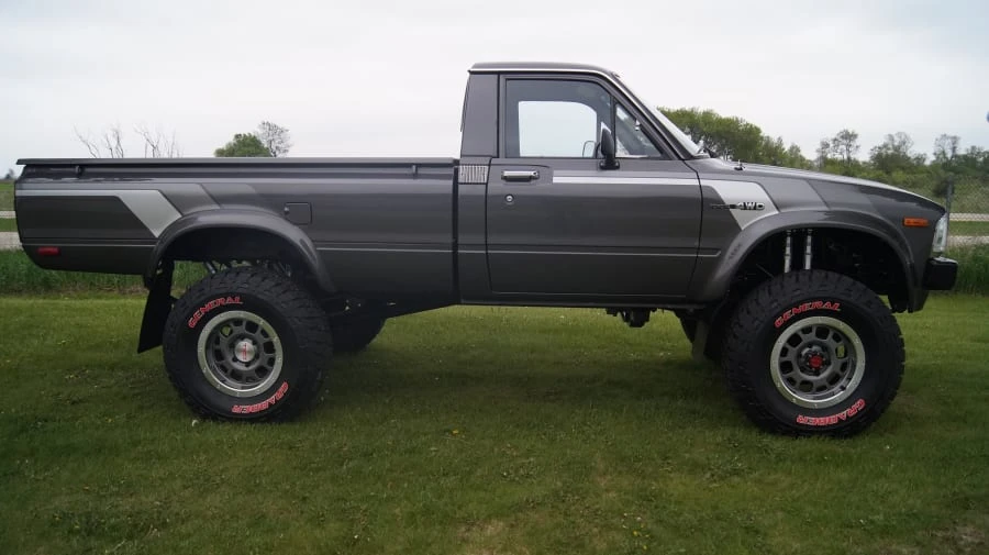 1982 Toyota Hilux 3rd Gen - Image 2 of 12