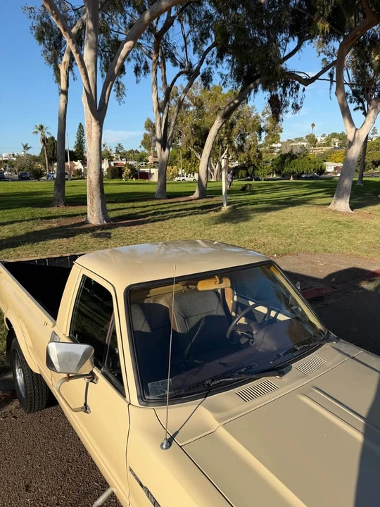 1982 Toyota Hilux 3rd Gen - Image 5 of 17