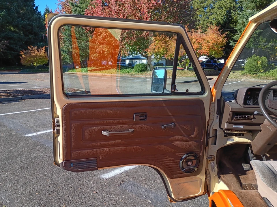 1982 Volkswagen Bay-Window Bus - Image 11 of 21