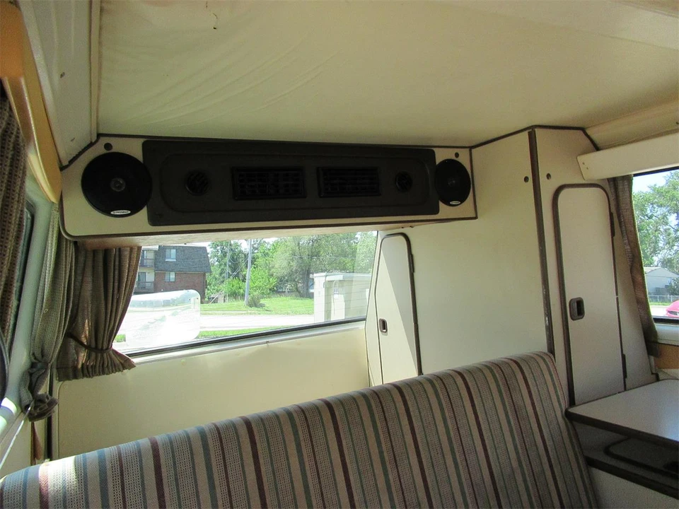1982 Volkswagen Vanagon - Image 16 of 24