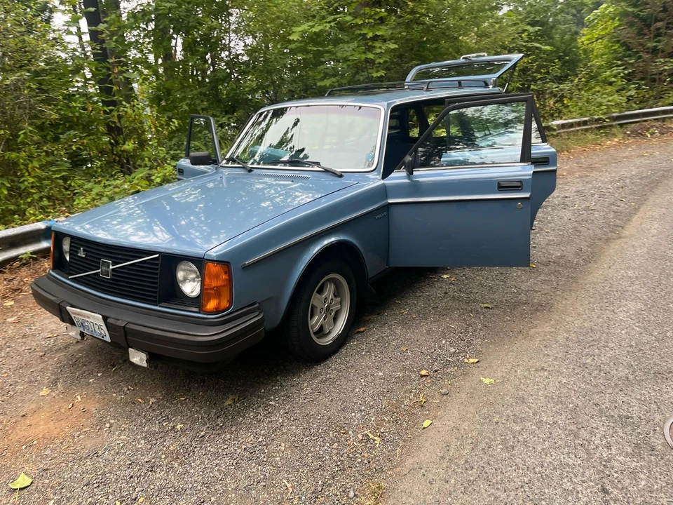 1982 Volvo 245 - Image 18 of 31