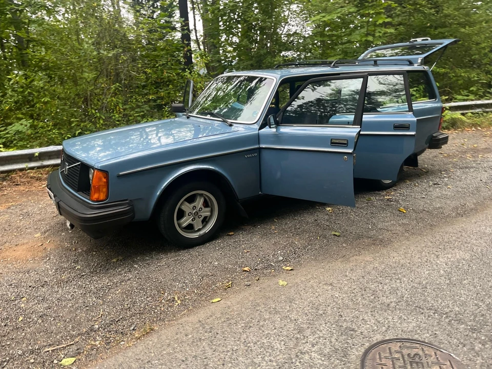 1982 Volvo 245 - Image 19 of 31