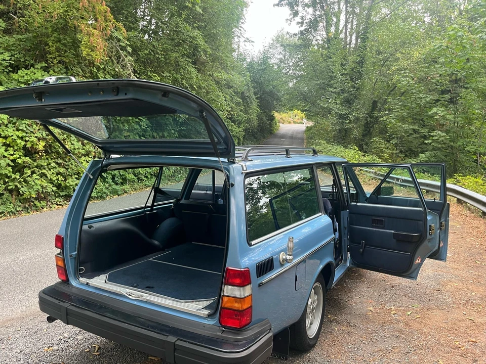 1982 Volvo 245 - Image 24 of 31