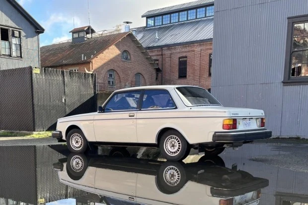 1982 Volvo 242 - Image 2 of 7
