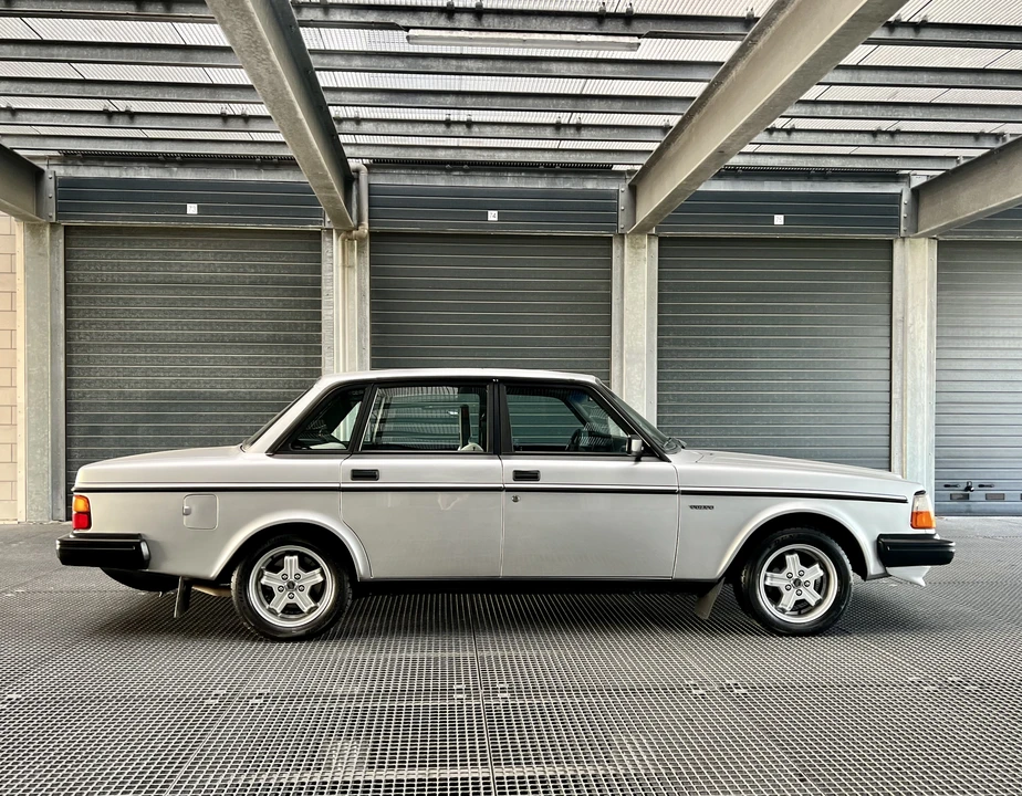 1982 Volvo 244 - Image 4 of 19