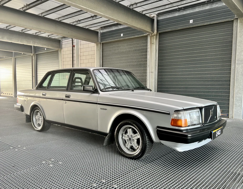 1982 Volvo 244 - Image 3 of 19