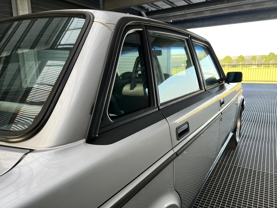 1982 Volvo 244 - Image 13 of 19