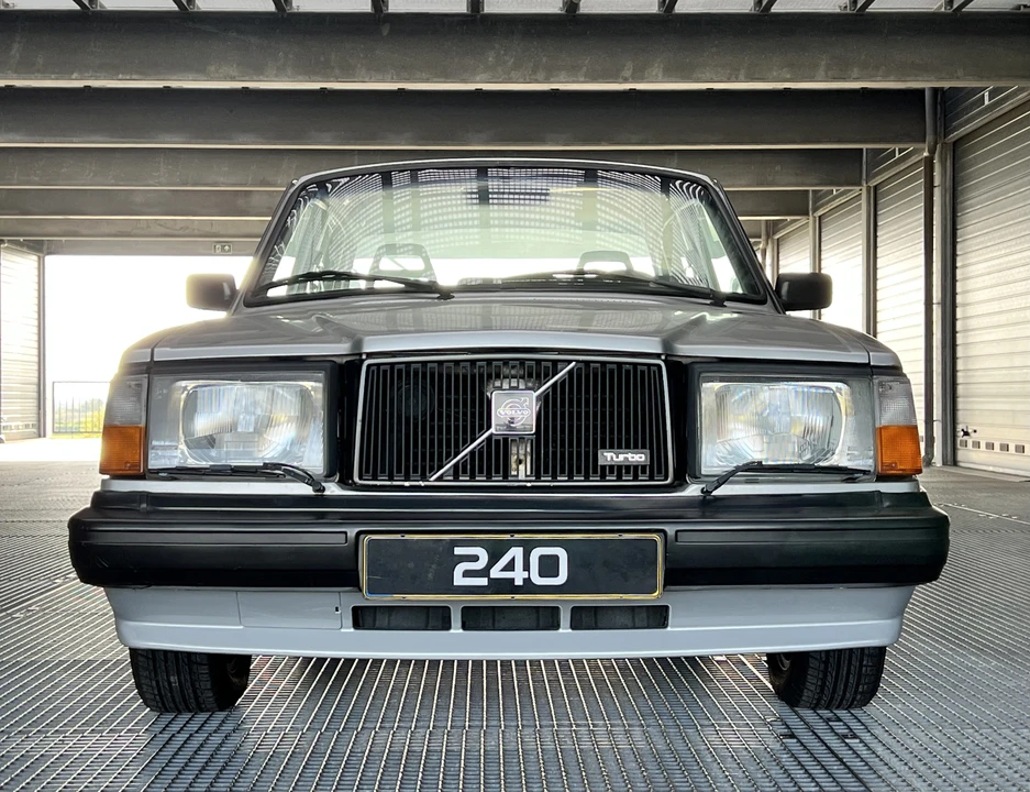 1982 Volvo 244 - Image 2 of 19