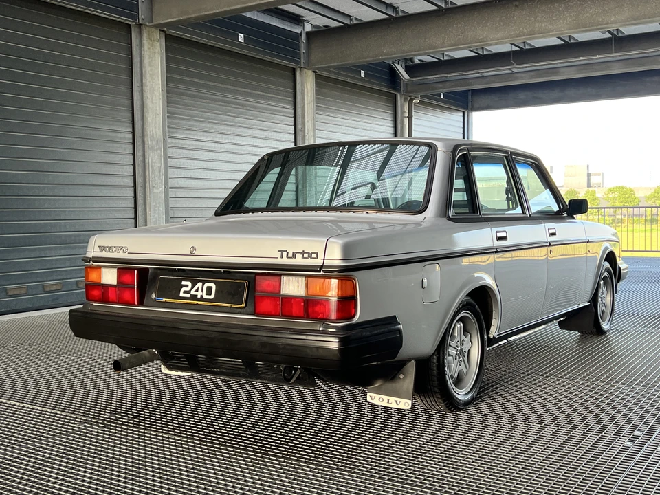 1982 Volvo 244 - Image 5 of 19