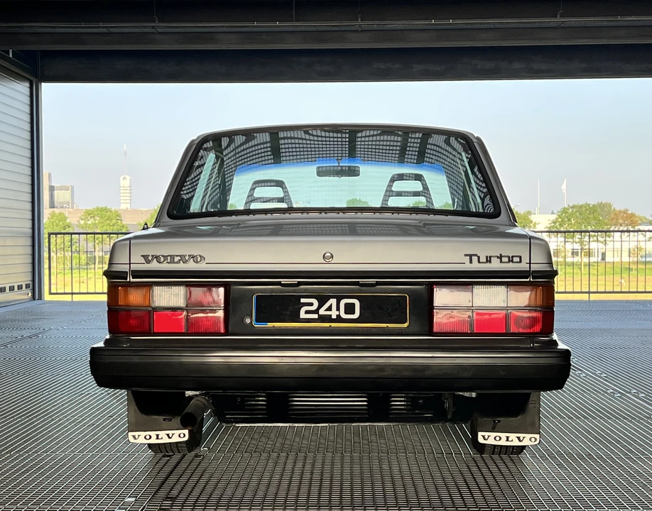 1982 Volvo 244 - Image 6 of 19