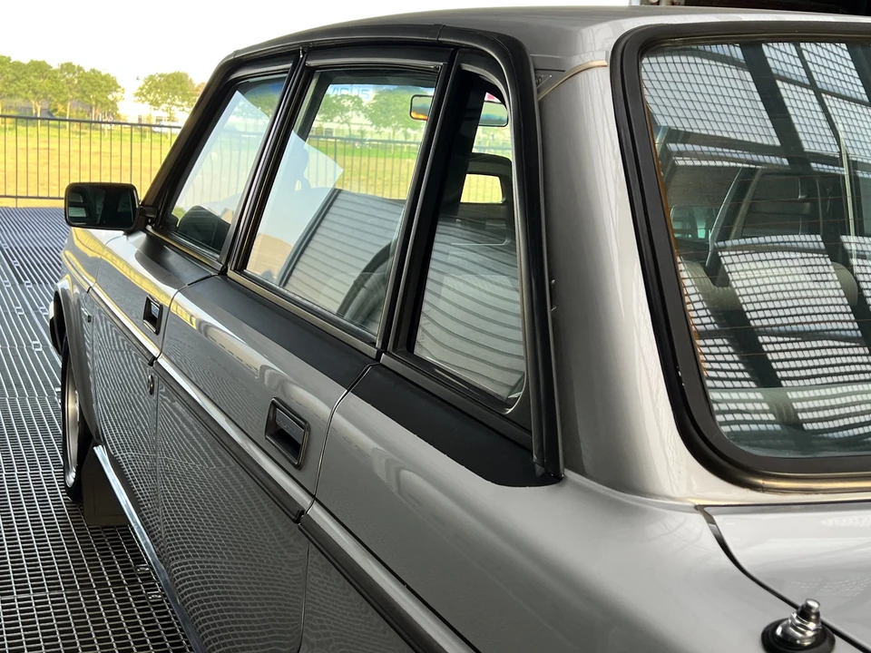 1982 Volvo 244 - Image 17 of 19