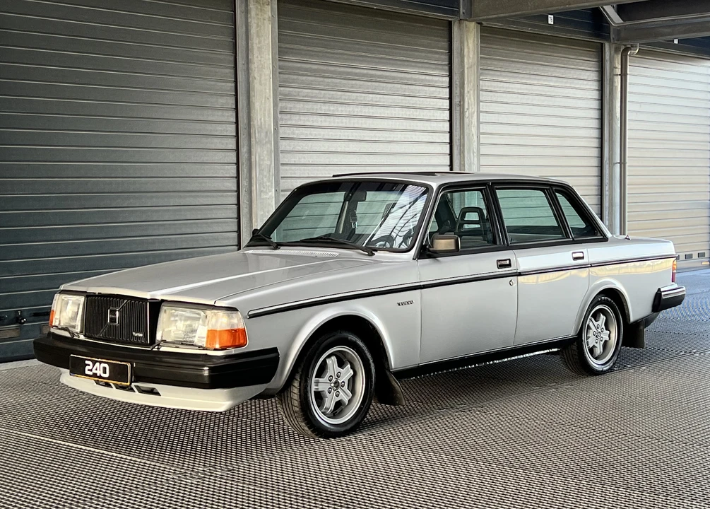 1982 Volvo 244 - Image 9 of 19